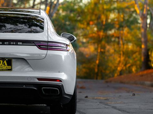Used 2017 Porsche Panamera image 40