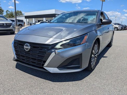 Used 2024 Nissan Altima 2.5 SV image 8