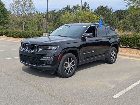 Used 2023 Jeep Grand Cherokee Limited w/ Luxury Tech Group II AWD/4WD image 8