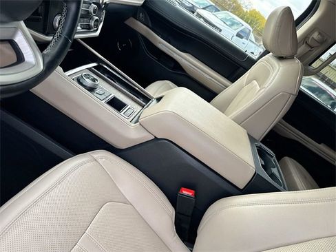 Certified 2024 Ford Expedition Limited image 27