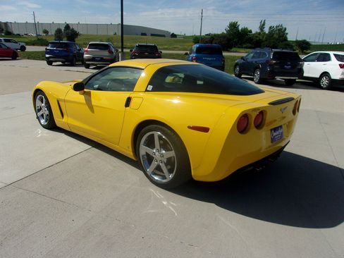 Used 2006 Chevrolet Corvette Coupe w/ Preferred Equipment Group RWD image 7