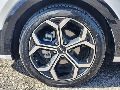 Used 2023 Kia Niro SX Touring image 9