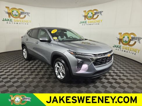 Certified 2024 Chevrolet Trax LS w/ LS Convenience Package FWD image 1