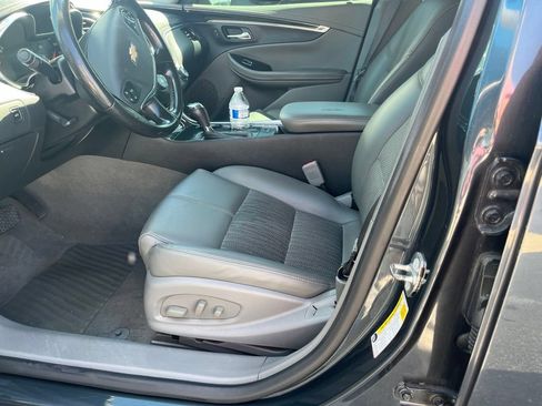 Used 2018 Chevrolet Impala LT FWD image 5