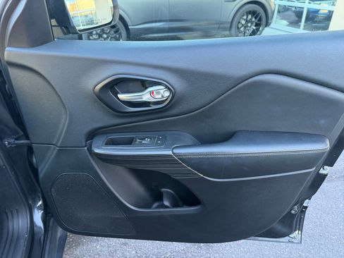 Used 2015 Jeep Cherokee Limited w/ Luxury Group image 16