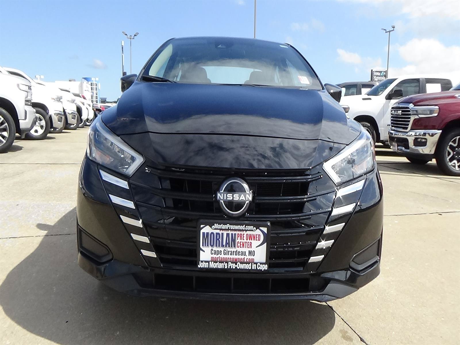 Used 2025 Nissan Versa SV FWD image 3