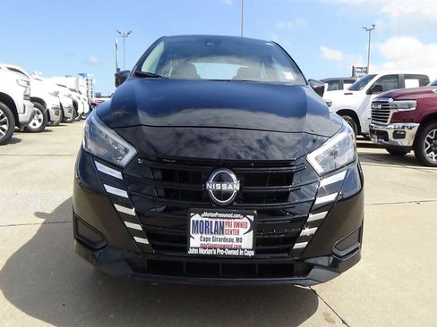 Used 2025 Nissan Versa SV FWD image 3