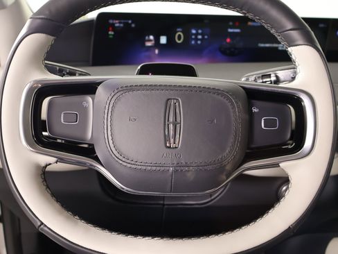 New 2026 Lincoln Navigator Premiere AWD/4WD image 3
