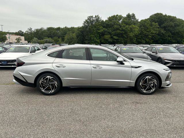 New 2026 Hyundai Sonata SEL FWD image 2
