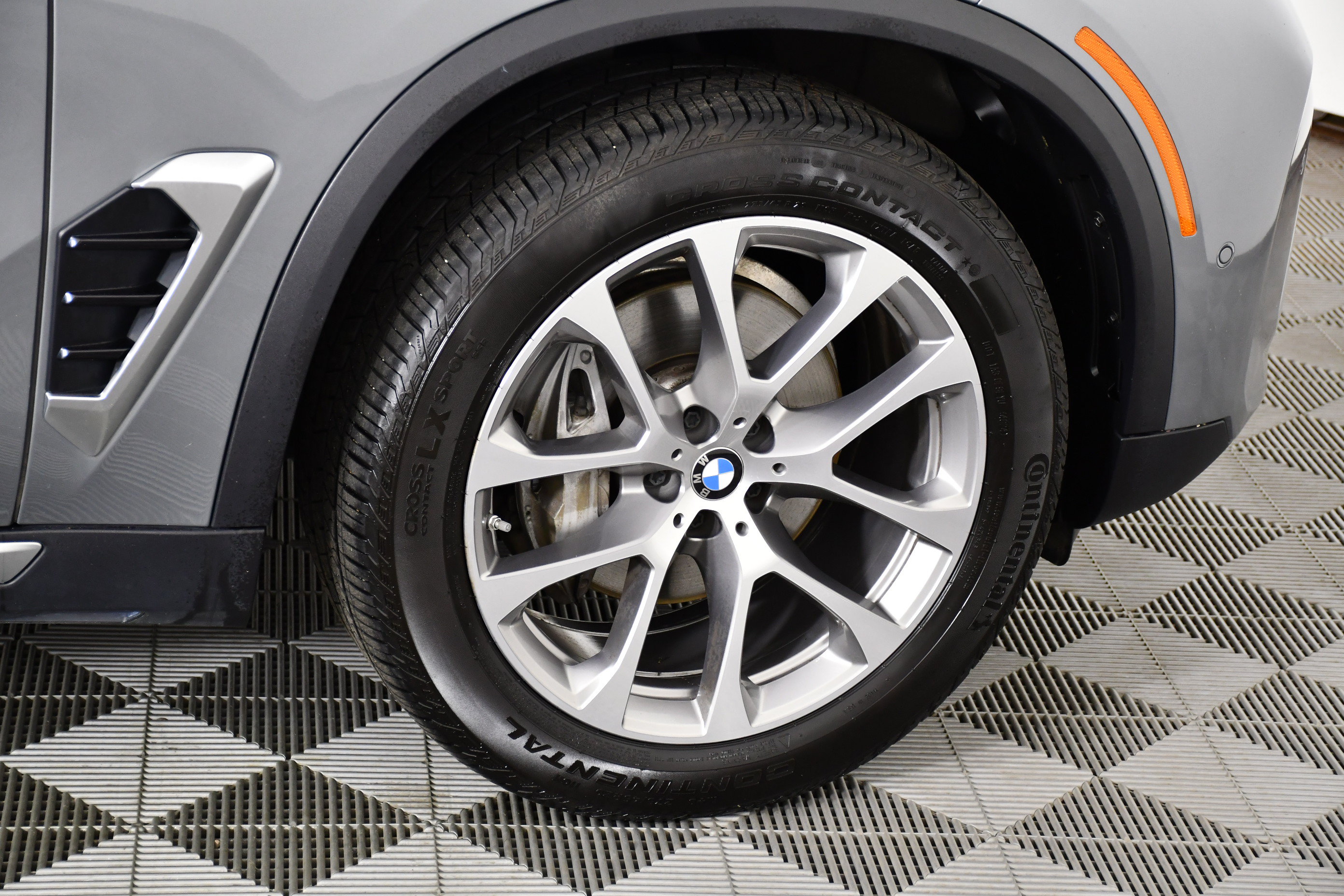 Used 2024 BMW X5 xDrive40i w/ Premium Package AWD/4WD image 54
