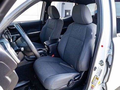 Used 2018 Toyota Tacoma TRD Off-Road w/ Technology Package image 28