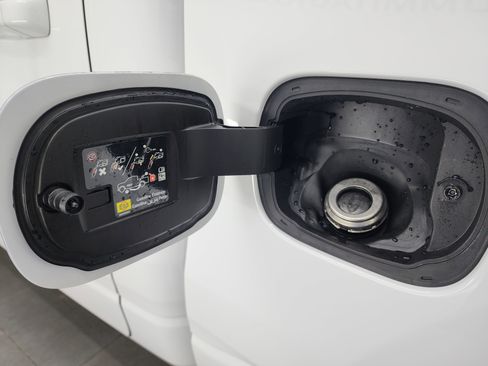 Used 2024 RAM 1500 Laramie image 28