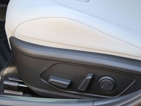 New 2026 Hyundai Elantra Limited image 25