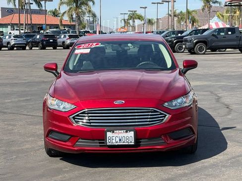 Used 2018 Ford Fusion SE w/ Fusion SE Technology Package FWD image 2
