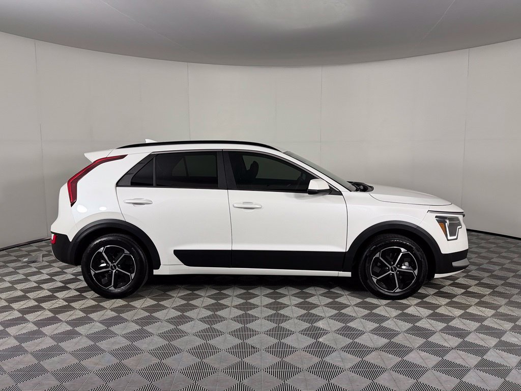 Used 2025 Kia Niro LX FWD image 5