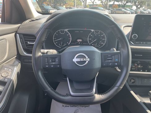 Used 2025 Nissan Rogue SV FWD image 35