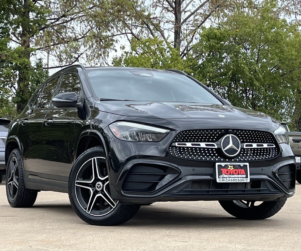 Used 2024 Mercedes-Benz GLA 250 4MATIC w/ AMG Night Package image 2