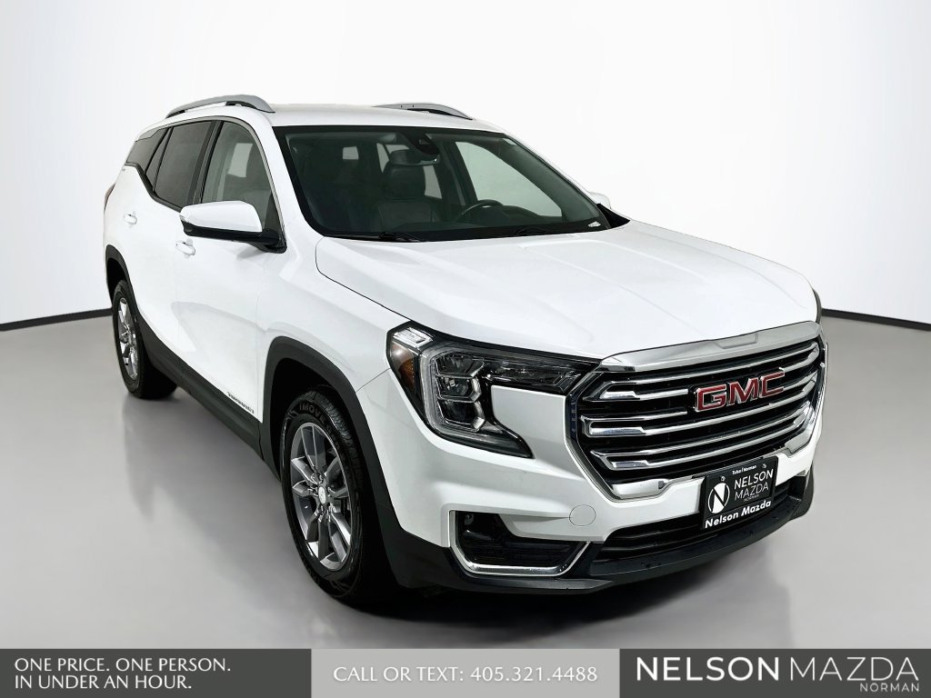 Used 2024 GMC Terrain SLT AWD/4WD image 3