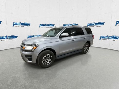 Used 2024 Ford Expedition XLT image 5