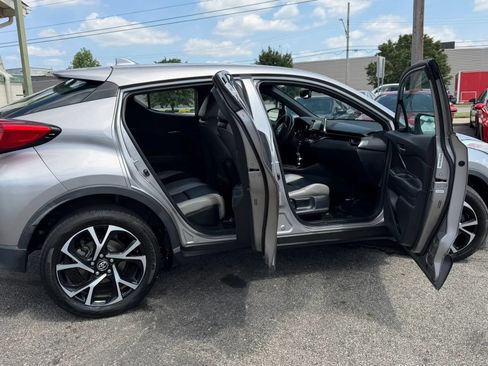 Used 2018 Toyota C-HR XLE FWD image 24