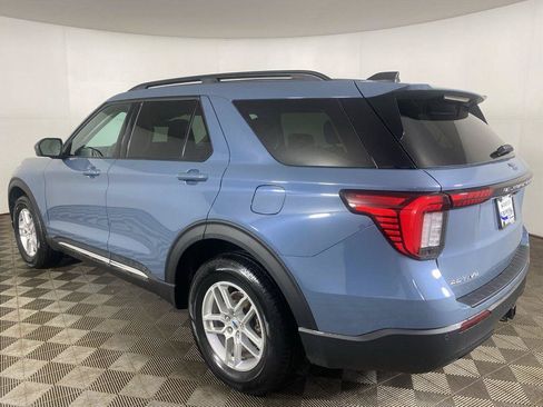 Used 2025 Ford Explorer Active AWD/4WD image 26