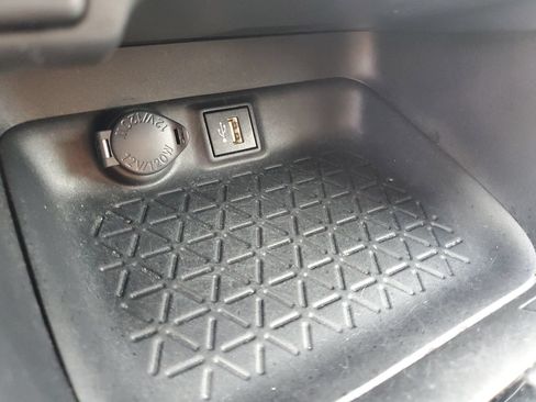 Used 2024 Toyota RAV4 XLE FWD image 25