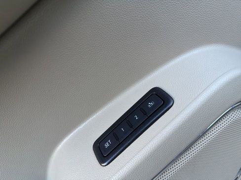 Used 2016 GMC Yukon XL Denali image 17