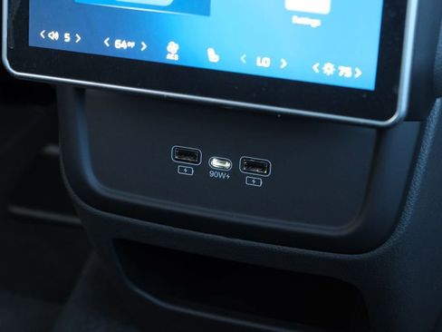 New 2024 VinFast VF 9 Plus image 38