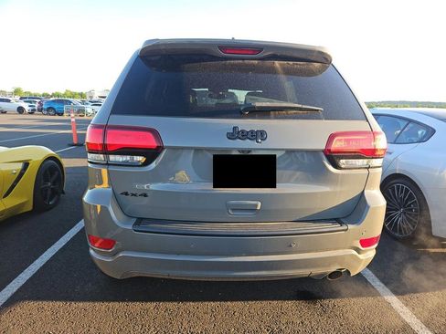 Used 2020 Jeep Grand Cherokee Altitude AWD/4WD image 5