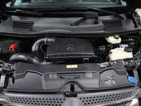 Used 2018 Mercedes-Benz Metris Passenger image 31