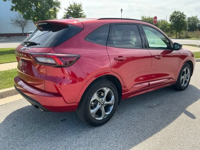 Used 2024 Ford Escape ST-Line w/ Cold Weather Package FWD image 6