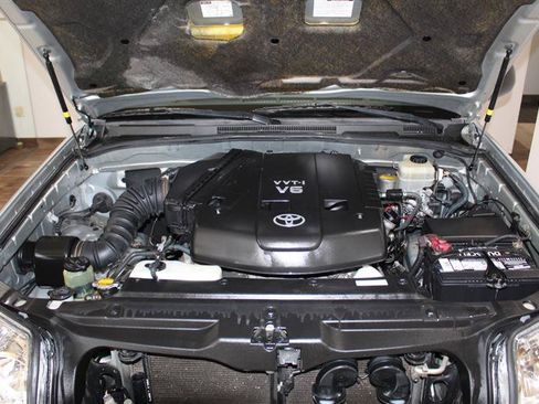 Used 2007 Toyota 4Runner SR5 AWD/4WD image 12