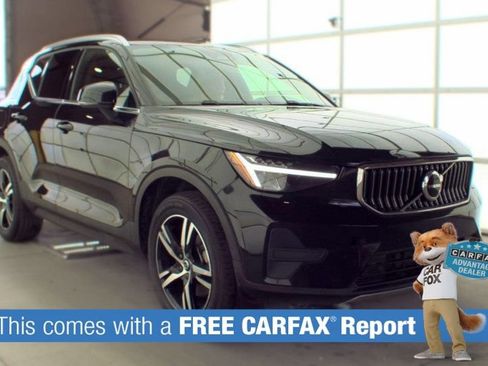 Used 2024 Volvo XC40 B5 Core AWD/4WD image 3