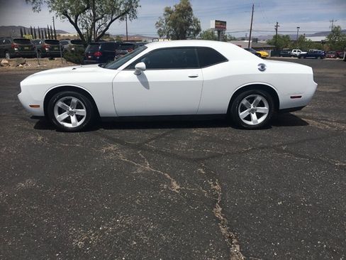 Used 2013 Dodge Challenger SXT RWD image 5
