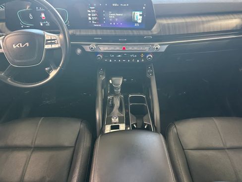 Used 2023 Kia Telluride EX w/ EX Captain's Chair Package FWD image 4