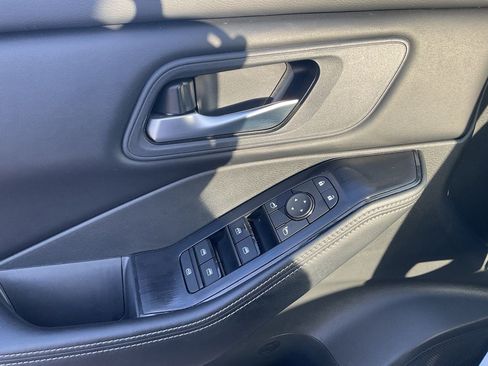 Used 2025 Nissan Rogue SV FWD image 21