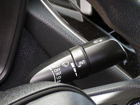 Used 2021 Toyota Corolla LE FWD image 25