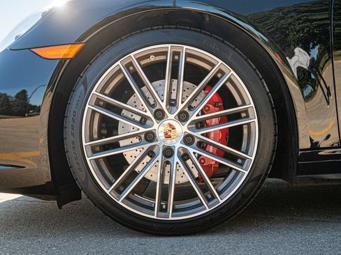 Used 2018 Porsche 911 Carrera 4S image 13