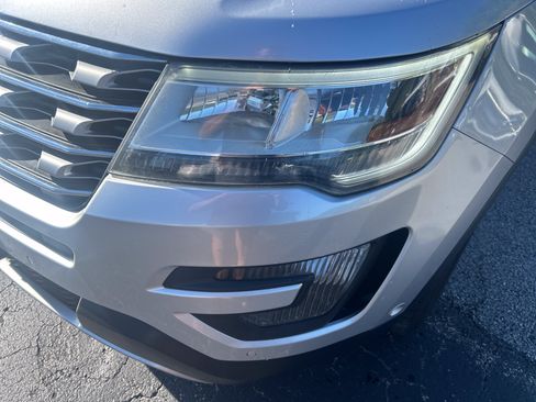 Used 2016 Ford Explorer Limited w/ Equipment Group 301A FWD image 9