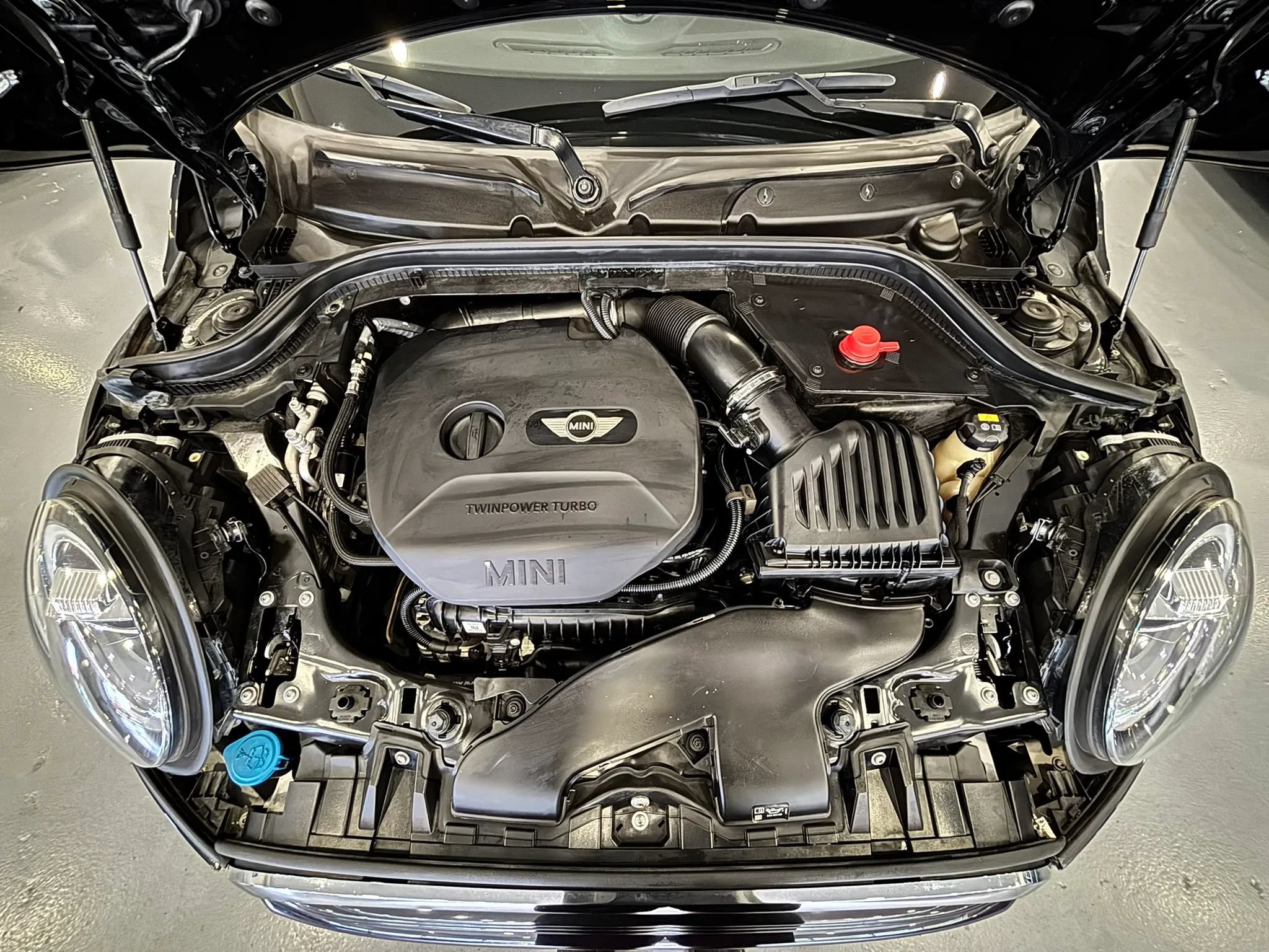 Used 2019 MINI Cooper 2-Door Hardtop w/ Premium Package FWD image 38