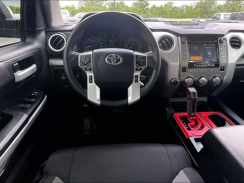 Used 2018 Toyota Tundra SR5 w/ SR5 Upgrade Package AWD/4WD image 11
