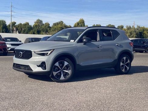 Certified 2025 Volvo XC40 B5 Plus w/ Protection Package Premier AWD/4WD image 2