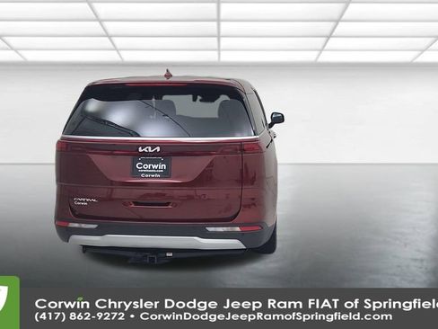 Used 2024 Kia Carnival EX image 13
