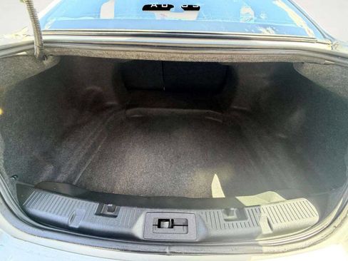 Used 2013 Ford Taurus SEL FWD image 7