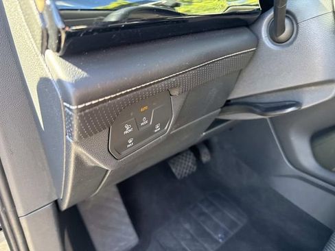 Used 2025 Volkswagen Atlas SE image 39