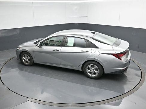 Used 2021 Hyundai Elantra SE FWD image 48