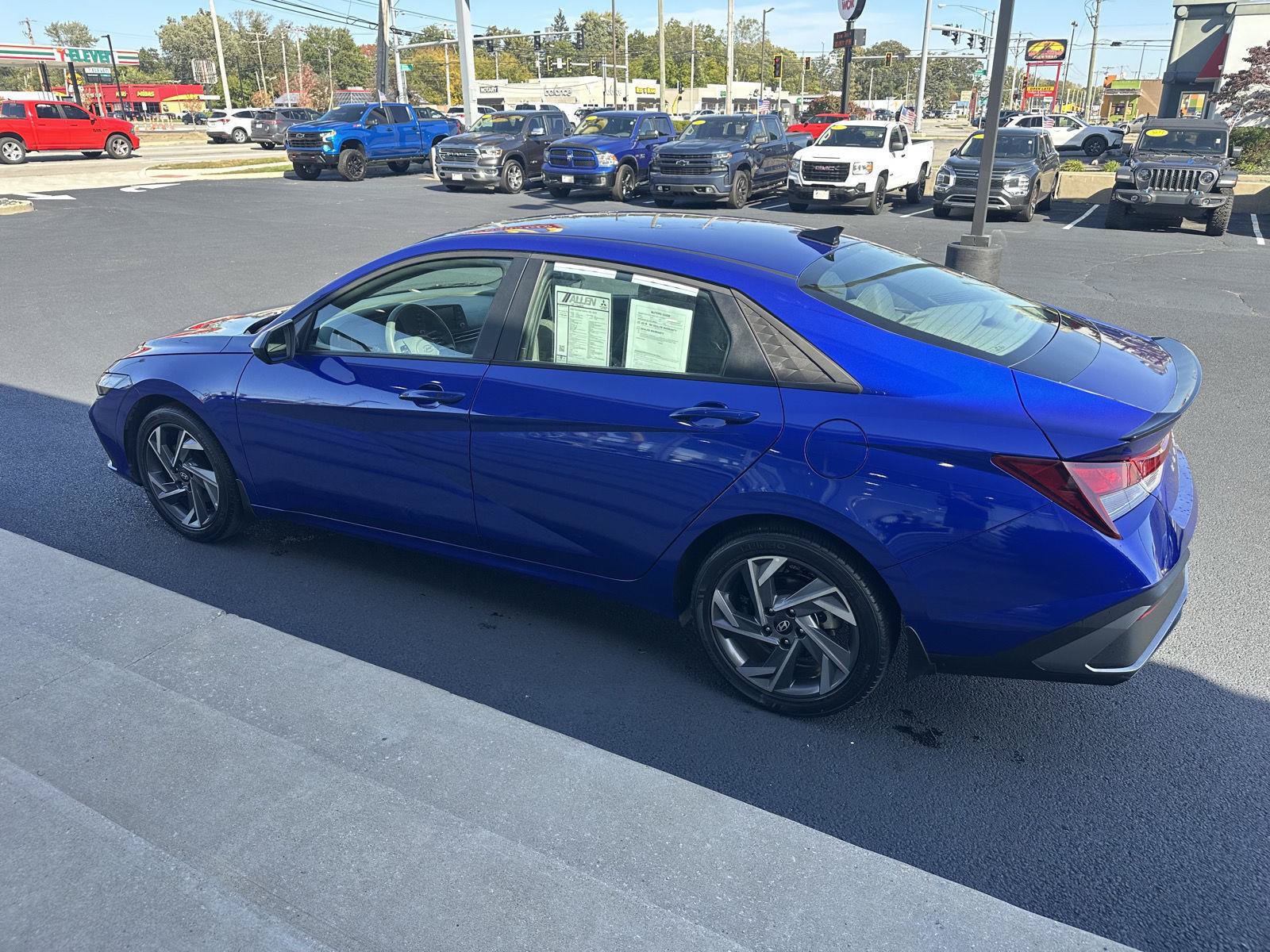 Used 2025 Hyundai Elantra Sport FWD image 9
