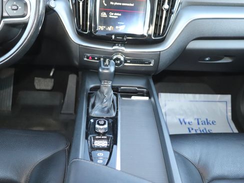 Used 2018 Volvo XC60 T6 Momentum w/ Convenience Package image 14