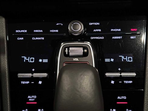 Used 2023 Porsche Cayenne image 33