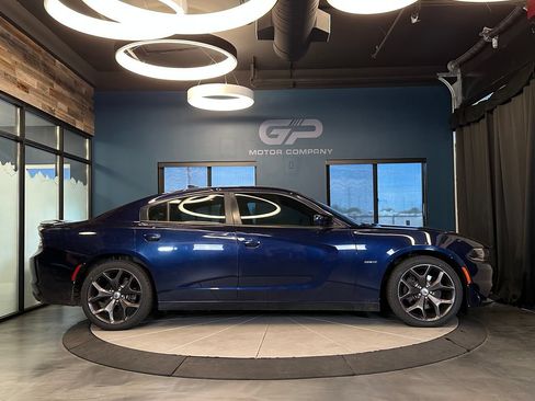 Used 2017 Dodge Charger R/T w/ Plus Group RWD image 2